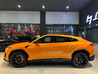 Lamborghini Urus 2023, 15000 км, за 2650000 CNY