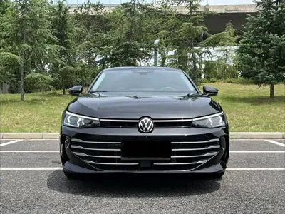 Volkswagen Passat 2025, 17000 км, за 123000 CNY