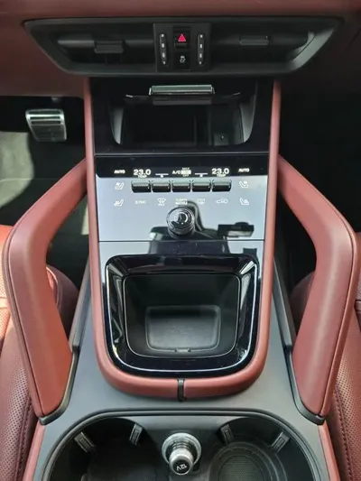 Porsche Cayenne 2025, 11000 км, за 222980000 KRW - фото 9