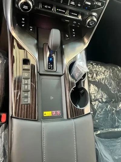 Lexus LX 2025, 60 км, за 225000000 KRW - фото 9