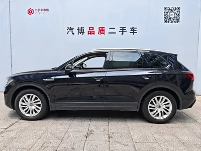 Volkswagen Touareg 2021, 240000 км, за 138000 CNY