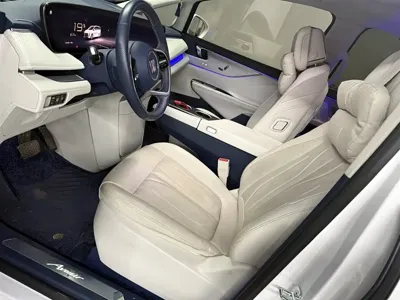 Buick GL8 Hybrid 2024, 34000 км, за 273800 CNY