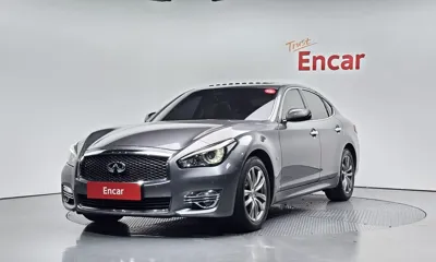 Infiniti Q70 · 2017 год