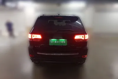 Jeep Grand Cherokee 2017, 103700 км, за 102931.12 CNY