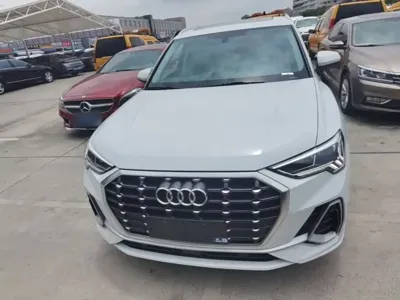 Audi Q3 2022, 29500 км, за 157600 CNY