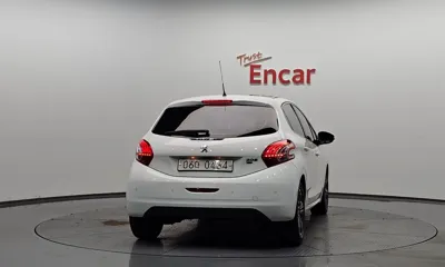 Peugeot 208 2016, 58410 км, за 6990000 KRW