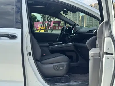 Toyota Sienna 2022, 80000 км, за 189800 CNY - фото 6