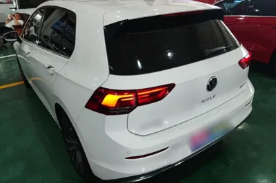 Volkswagen Golf 2021, 65600 км, за 100930.02 CNY