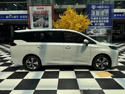 GAC Motor Trumpchi M6 2022, 30000 км, за 93800 CNY - фото 5