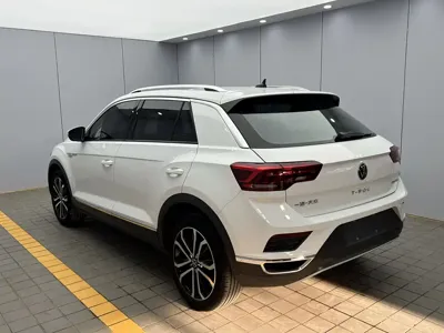 Volkswagen T-Roc 2023, 37000 км, за 99800 CNY