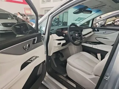 Buick GL8 Hybrid 2024, 41200 км, за 260600 CNY - фото 16