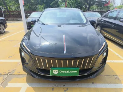 Hongqi E-QM5 2023, 3700 км, за 82037.89 CNY