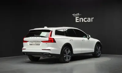 Volvo V60 2019, 108043 км, за 25700000 KRW