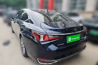 Lexus ES 2020, 126700 км, за 139983.78 CNY