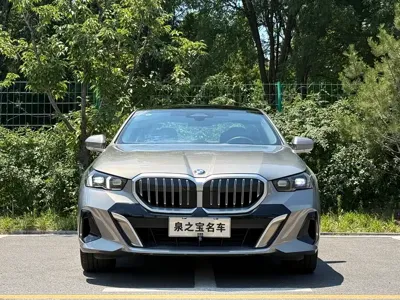 BMW 5 Series 2025, 10000 км, за 259000 CNY