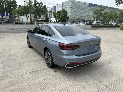 Volkswagen Lavida 2022, 35000 км, за 99900 CNY