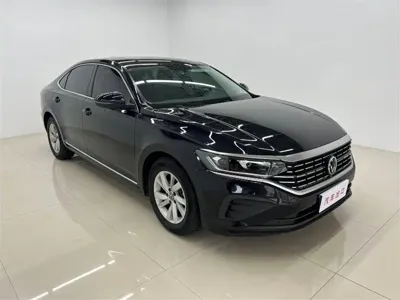 Volkswagen Passat 2023, 33000 км, за 139800 CNY
