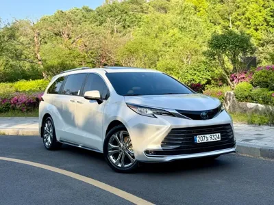 Toyota Sienna · 2022 год