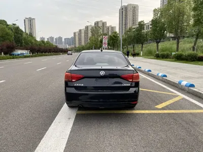 Volkswagen Lavida 2016, 230000 км, за 16000 CNY