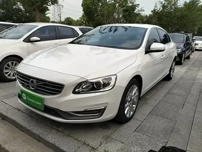 Volvo S60 · 2015 год