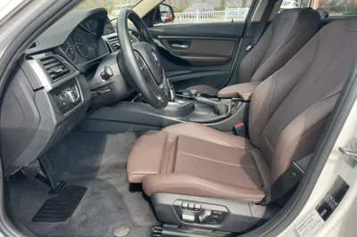 BMW 3 Series 2018, 50800 км, за 101996.73 CNY - фото 16