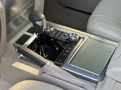 Toyota Land Cruiser 2020, 60000 км, за 795800 CNY - фото 21