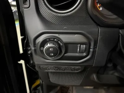 Jeep Wrangler 2025, 2524 км, за 79800000 KRW - фото 17