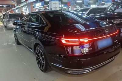 Volkswagen Passat 2023, 45800 км, за 118645.2 CNY