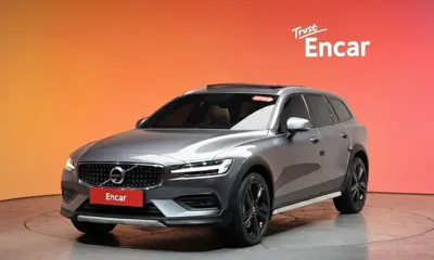 Volvo V60 · 2020 год