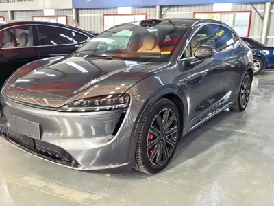 智界 Zhijie R7 · 2025 год