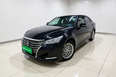 Toyota Crown · 2015 год