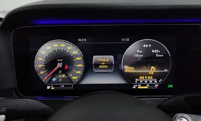 Mercedes-Benz E-Class 2018, 65343 км, за 27490000 KRW - фото 8