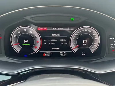 Audi Q7 2023, 27599 км, за 368800 CNY