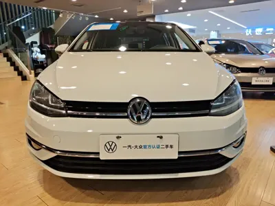 Volkswagen Golf 2020, 112000 км, за 61800 CNY