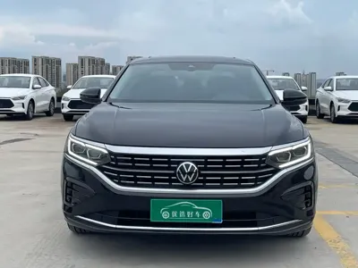 Volkswagen Passat 2021, 50000 км, за 99800 CNY