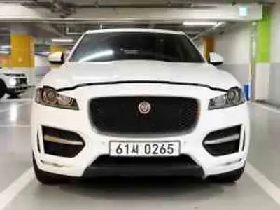 Jaguar F-Pace · 2017 год