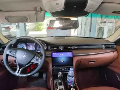 Maserati Quattroporte 2016, 93000 км, за 155000 CNY