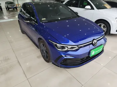 Volkswagen Golf 2021, 76100 км, за 109386.12 CNY