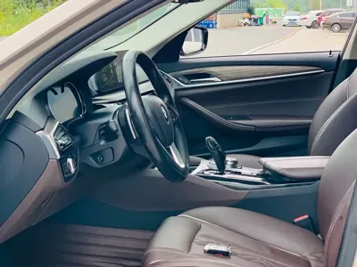 BMW 5 Series 2017, 97000 км, за 100500 CNY - фото 12