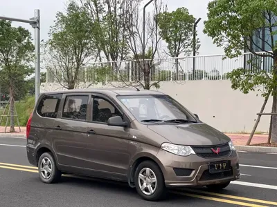 Wuling Hongguang 2016, 50000 км, за 17800 CNY