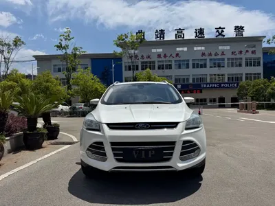 Ford Kuga 2015, 100000 км, за 25800 CNY