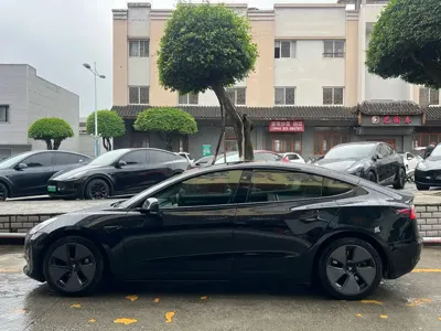 Tesla Model 3 2022, 61000 км, за 132800 CNY