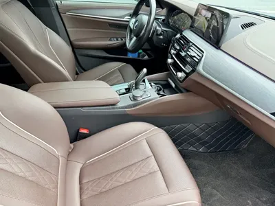 BMW 5 Series 2023, 80000 км, за 208800 CNY - фото 12