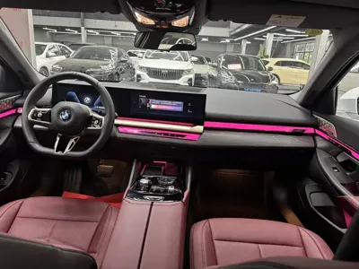 BMW 5 Series 2025, 1700 км, за 43145.24 USD