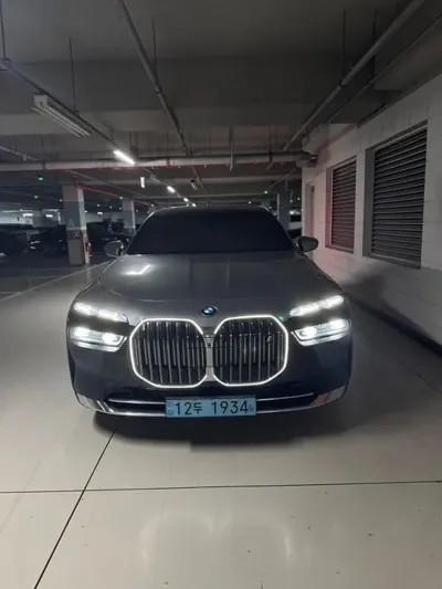 BMW i7 2023, 64000 км, за 115000000 KRW