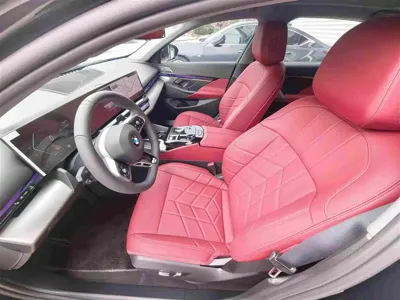 BMW 5 Series 2025, 2800 км, за 289800 CNY