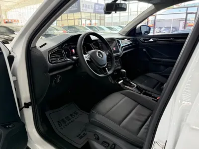 Volkswagen T-Roc 2022, 34000 км, за 113500 CNY