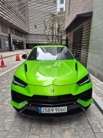 Lamborghini Urus 2023, 4600 км, за 315000000 KRW