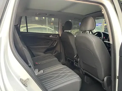 Volkswagen Tiguan L 2023, 10000 км, за 109800 CNY - фото 11