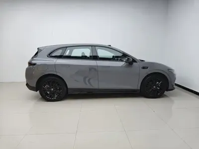 Leapmotor 零跑Lafa5 2025, 7600 км, за 94800 CNY